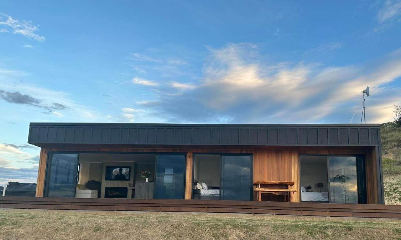 Ocean Waters Villa Mahia Exterior photo